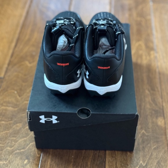 NIB- Under Armour Baseball / Tee-ball Youth Cleats - Picture 3 of 8